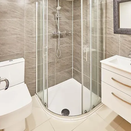 Host & - Lobster Pot